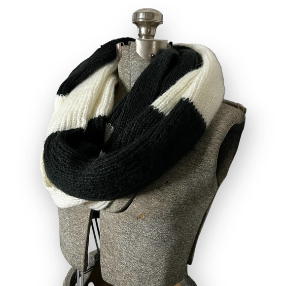 Michael Michael Kors Black & White Color Block Knit Cowl, Infinity Scarf - Picture 1 of 10